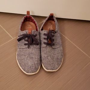 Tom's denim shoes with laces